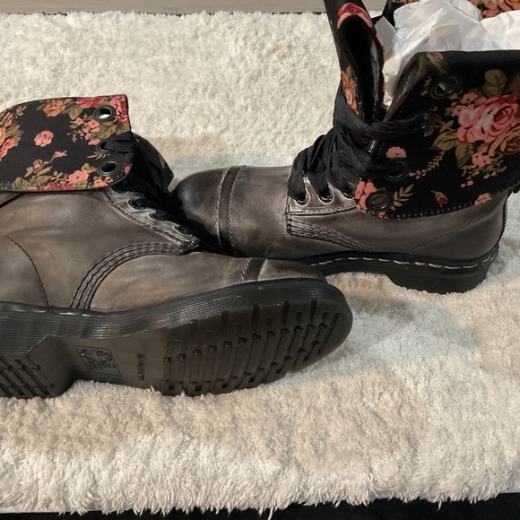 Dr Martens Triumph Boots (USED FOR ABOUT A WEEK ) - Picture 6 of 6